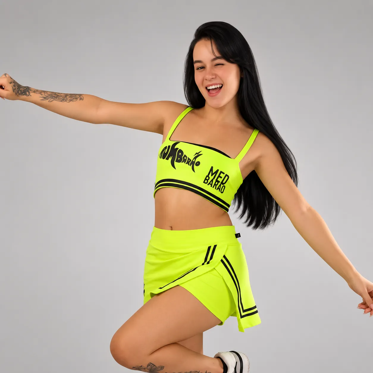 Brindes personalizados — chaveiro e polo